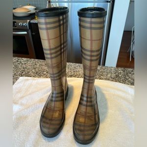 Burberry Beige Signature Plaid Rubber Rainboots, Size 7